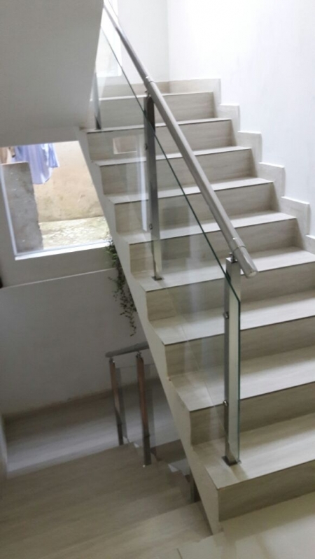 Corrimão de Escada em Vidro Temperado Sé - Corrimão de Vidro Verde