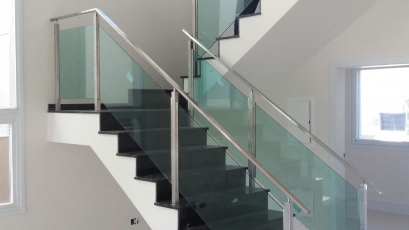 Corrimão de Vidro para Escada Preço Pindamonhangaba - Corrimão de Vidro Verde