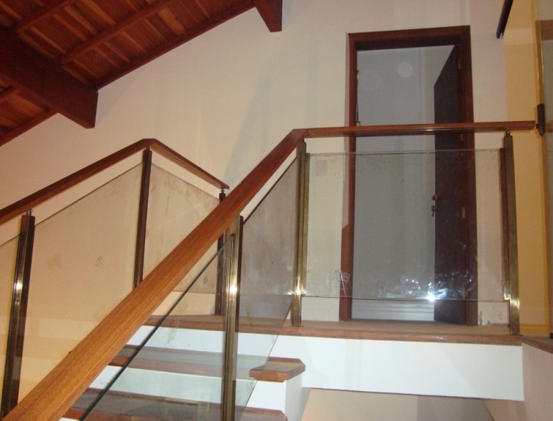 Corrimões de Vidro para Escada de Madeira Perdizes - Corrimão de Vidro com Botão
