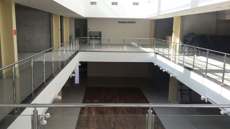 Empresa de Instalação de Corrimão de Aço Inox com Vidro Parque do Carmo - Instalação de Corrimão de Aço Inox para Escadas