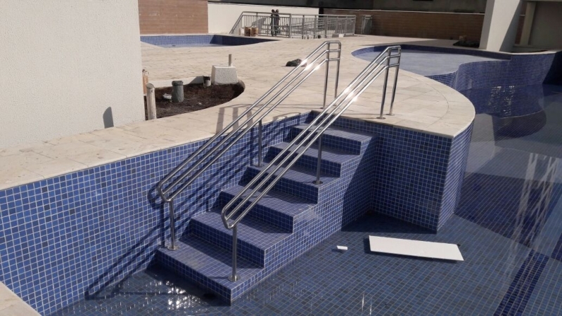 Instalação de Corrimão de Aço Inox para Piscina Valor Aeroporto - Instalação de Corrimão de Aço Inox para Escada Reta