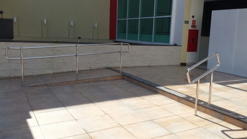 Instalação de Corrimão e Guarda-corpo em Aço Inox Vila Matilde - Instalação de Corrimão de Aço Inox para Escada Reta